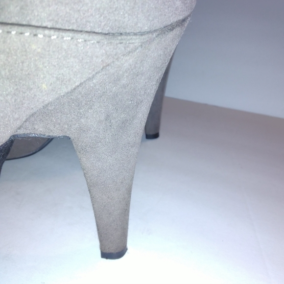 Curfew Fahy Heeled Booties - Picture 2 of 11